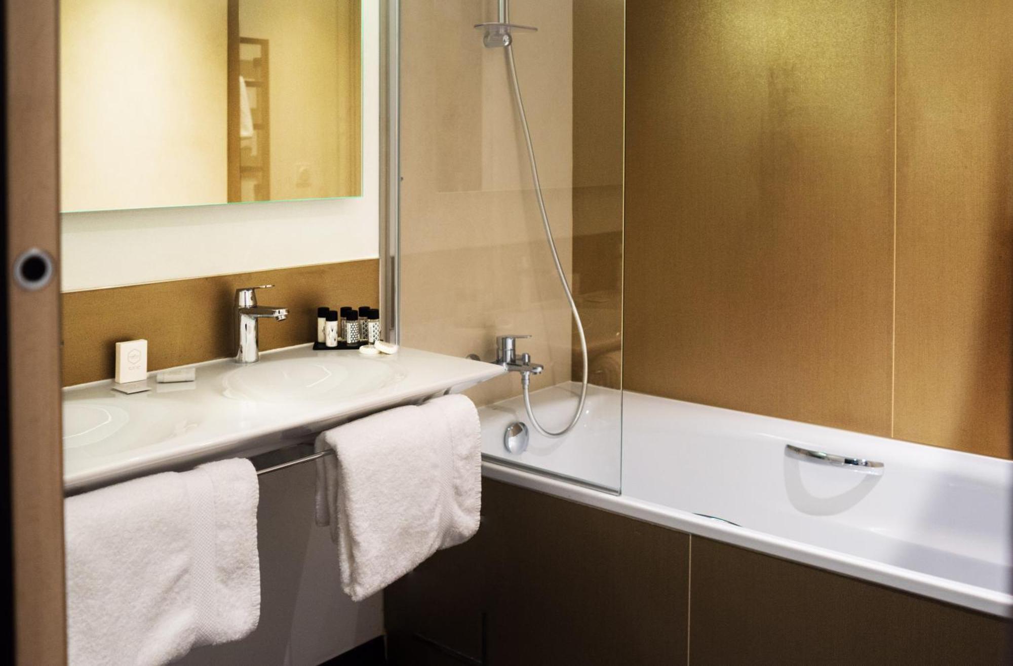 Kyriad Prestige Amiens Poulainville - Hotel And Spa Экстерьер фото